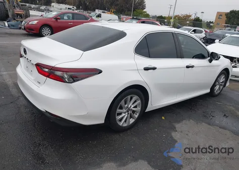 2021 Toyota Camry Le из США, поврежденный, VIN 4T1C11AKXMU597300